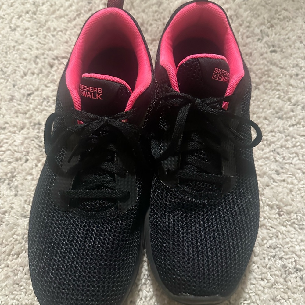 Skechers Go Walk Black and Pink Sneakers Women’s 9.5
